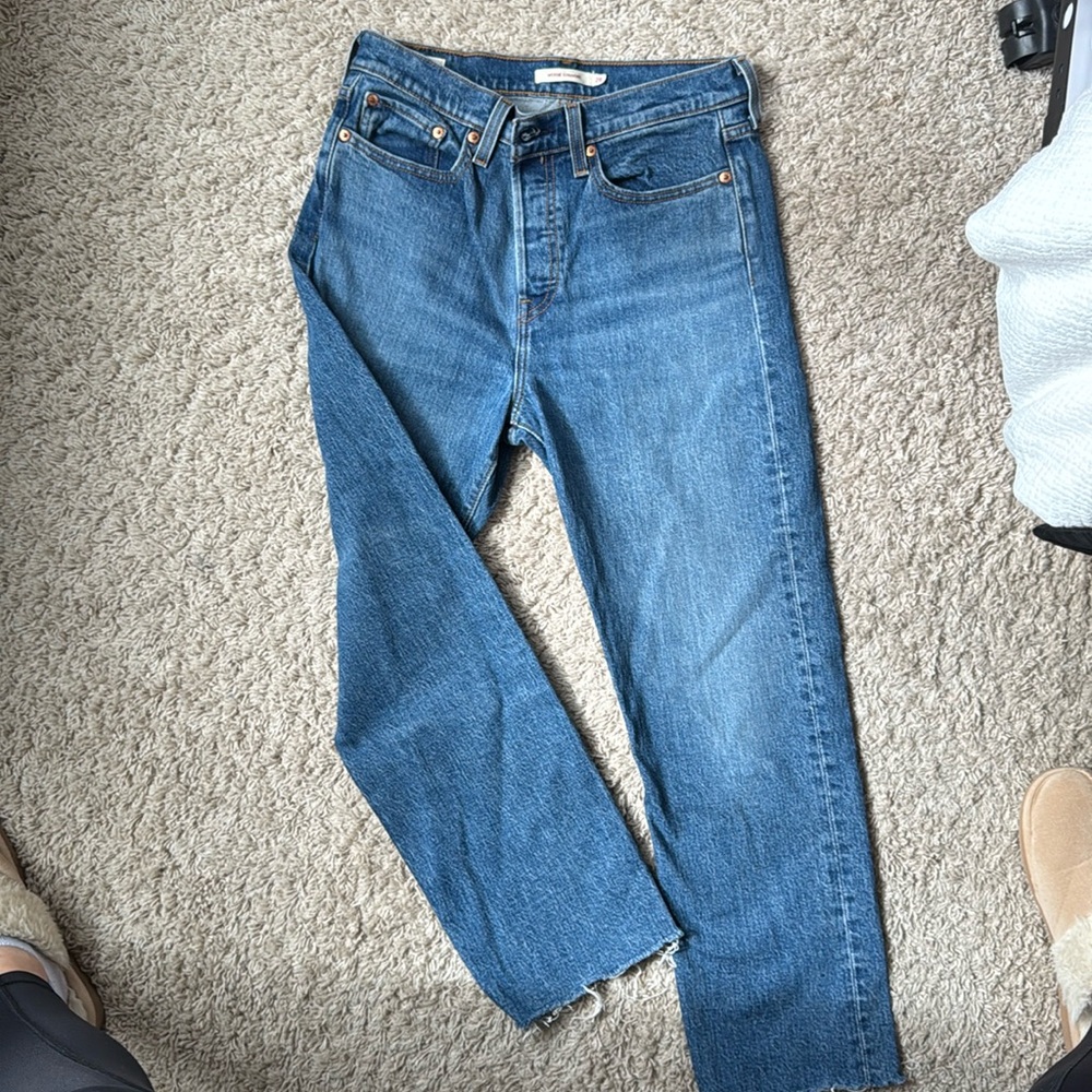 Levi’s wedgie raw hem, high waist straight leg jean  (love triangle) 28 x 26